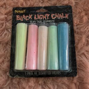 Black light chalk !